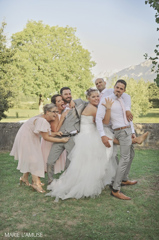 Mariage, Famille, Rires et grimaces des mariés et témoins, Arenthon Haute Savoie 2019, Photographe Marie l'Amuse