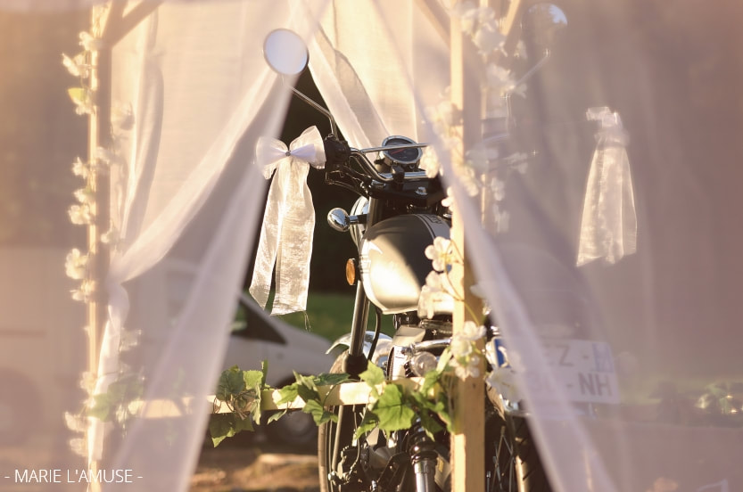 Mariage, Décoration, Moto du cortège des mariés, Larringes Haute Savoie 2020, Photographe Marie l'Amuse
