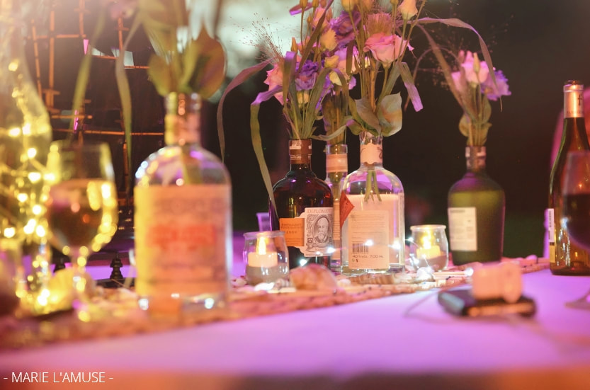 Mariage, Décoration, Vase en bouteilles de rhum, Larringes Haute Savoie 2020, Photographe Marie l'Amuse
