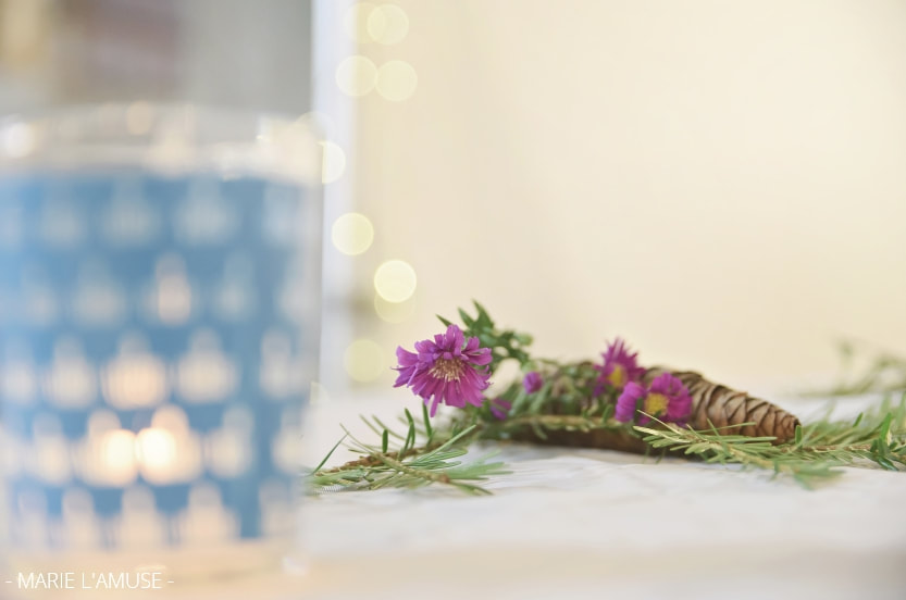 Mariage, Soirée, Décoration de table, fleurs, sapins et pommes de pin, Marignier Haute Savoie 2019, Photographe Marie l'Amuse
