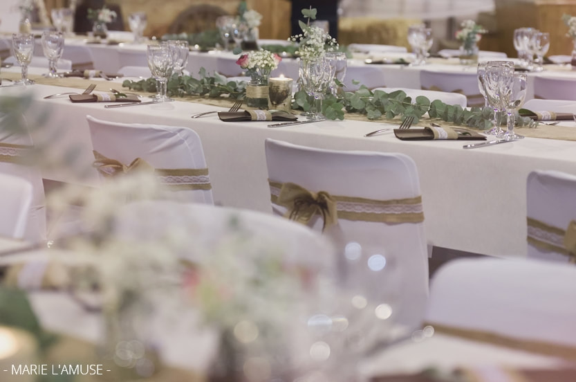 Mariage, Soirée, Décoration de table champêtre blanc, jute, eucalyptus, dentelle et gypsophile, Bellevaux Haute Savoie-2019, Photographe Marie l'Amuse