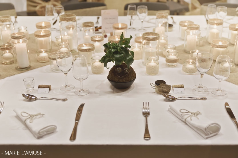 Mariage, Décoration, Table d'honneur pour la soirée avec des bougies et des plantes, Mieussy Haute Savoie-2019, Photographe Marie l'Amuse
