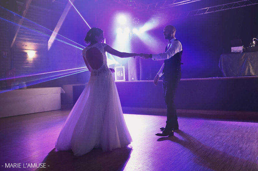 Mariage, Soirée, Première danse des mariés rythmée The Greatest Show, Mieussy Haute Savoie-2019, Photographe Marie l'Amuse