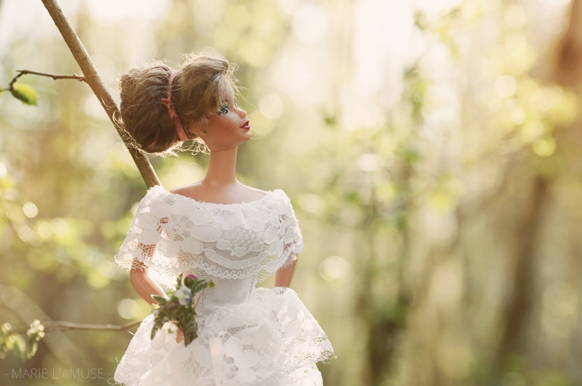 Mariage, Portrait, Portrait de poupée Barbie mariée à contre jour, Haute Savoie 2020, Photographe Marie l'Amuse