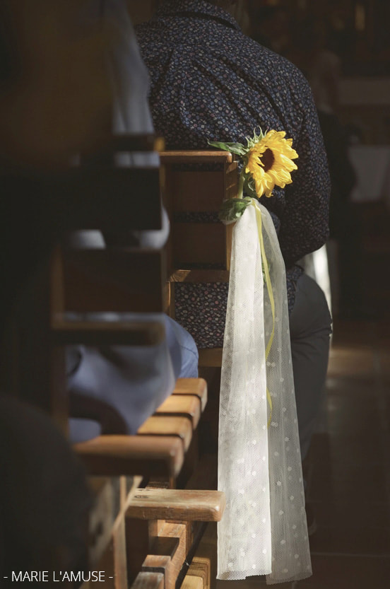 Mariage, Décoration, Bout de banc, fleur de tournesol et tulle, Quintal Haute Savoie 2019, Photographe Marie l'Amuse
